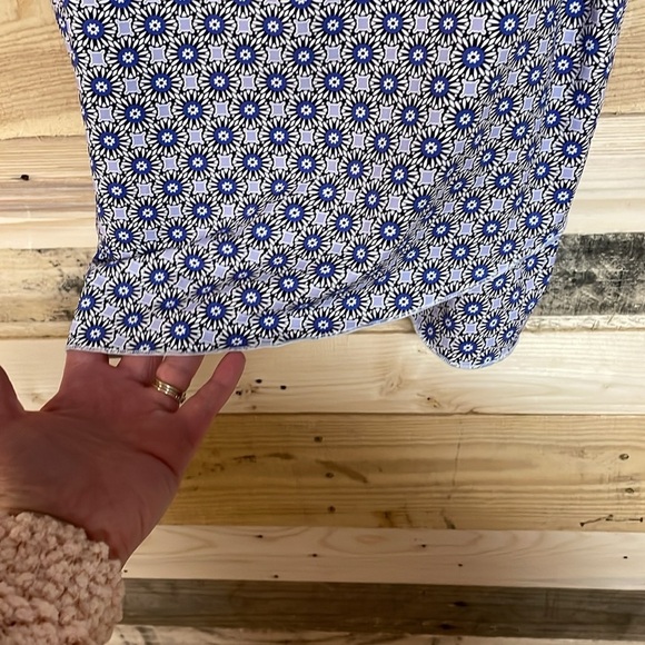 Lands’ End size XL/L blue and white floral swimsuit top with adjustable straps - Picture 3 of 6